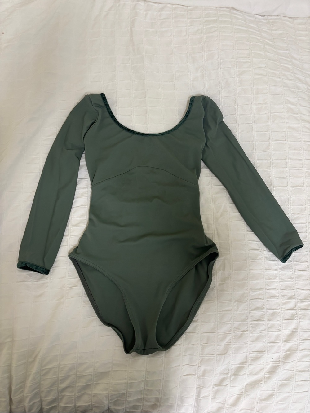 Sage green Anna due yumiko with velvet trim and 3/4 long sleeves